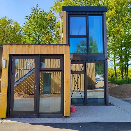 Modern Ausgebauter Ueberseecontainer Als Tiny House Wertheim Kültér fotó