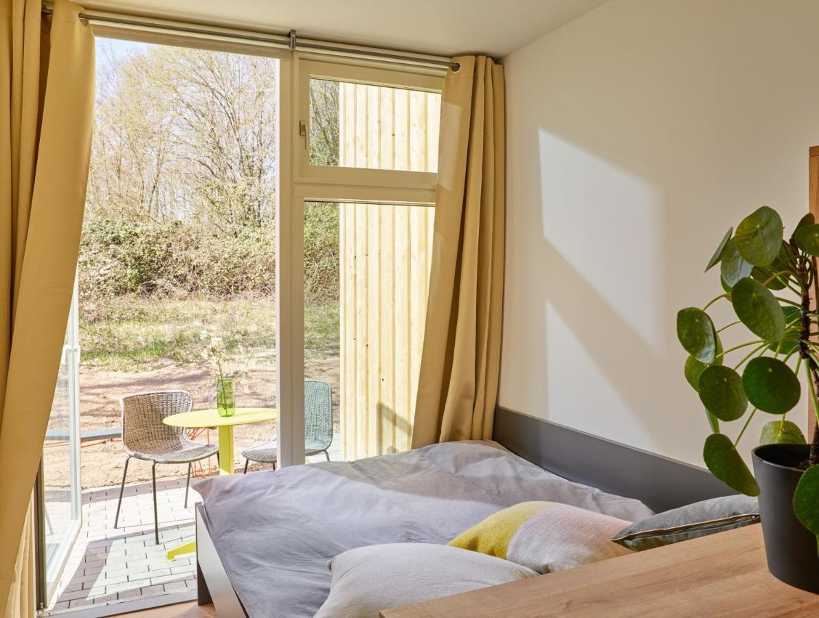 Modern Ausgebauter Ueberseecontainer Als Tiny House Wertheim Kültér fotó